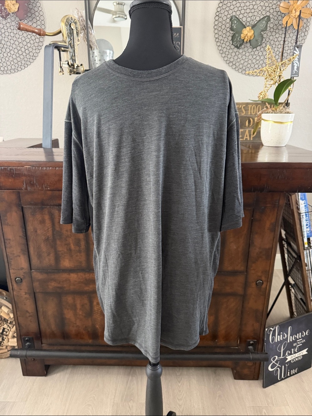 Buki Men's Dark Gray Short-Sleeve Crewneck Tee